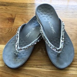Vionic Belize Thong Sandals  Silver Size 6 Wide